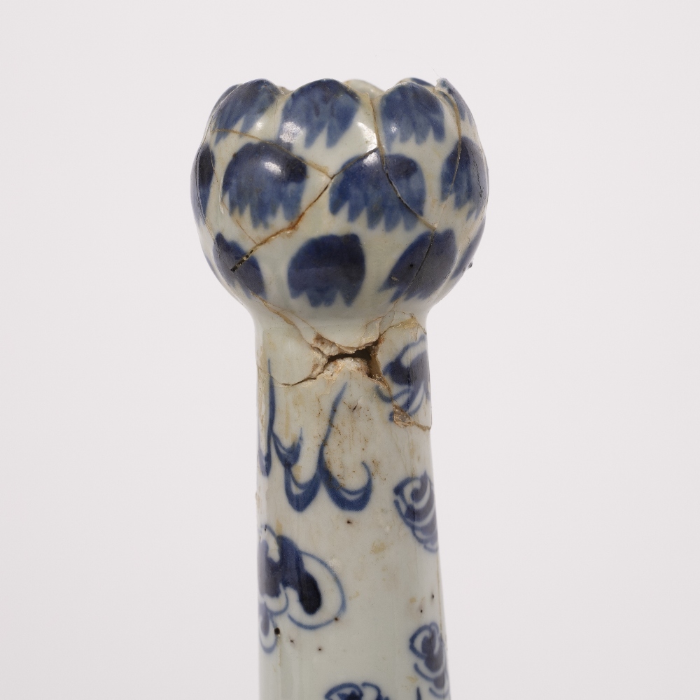 Blue and white tulip vase Chinese, 19th Century decorated to the body with two dragons chasing a - Image 6 of 7