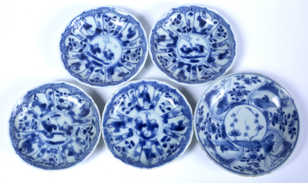 Five blue and white tea bowls Chinese, 18th Century decorated with repeating panels of figures and - Image 2 of 3