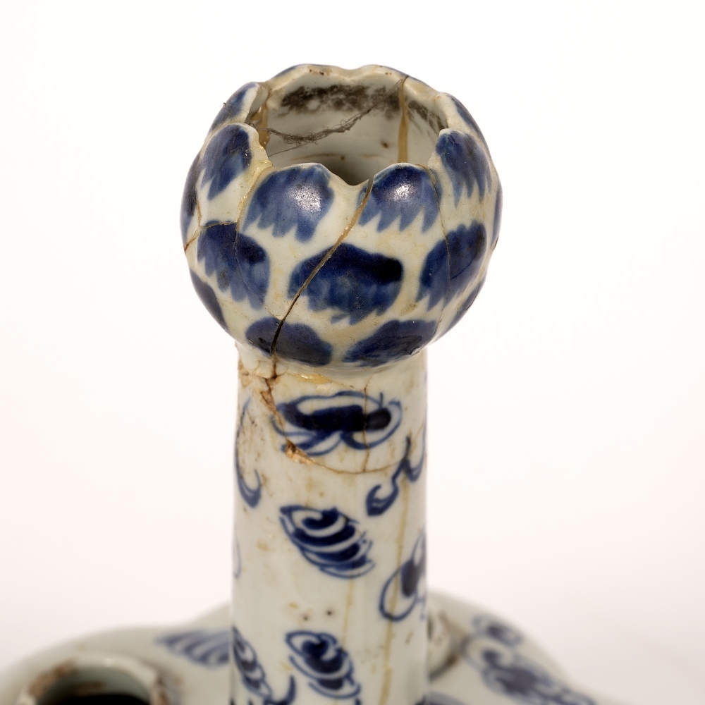 Blue and white tulip vase Chinese, 19th Century decorated to the body with two dragons chasing a - Image 5 of 7