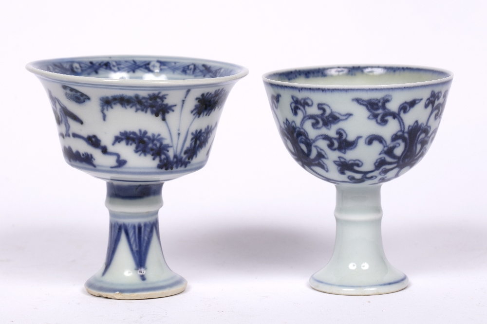 Export blue and white stem cup Chinese, late Ming decorated with two figures in a landscape amidst - Image 2 of 5