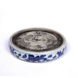 Blue and white ceramic ink-stone Chinese, Kangxi period (1662-1722) decorated to the sides with