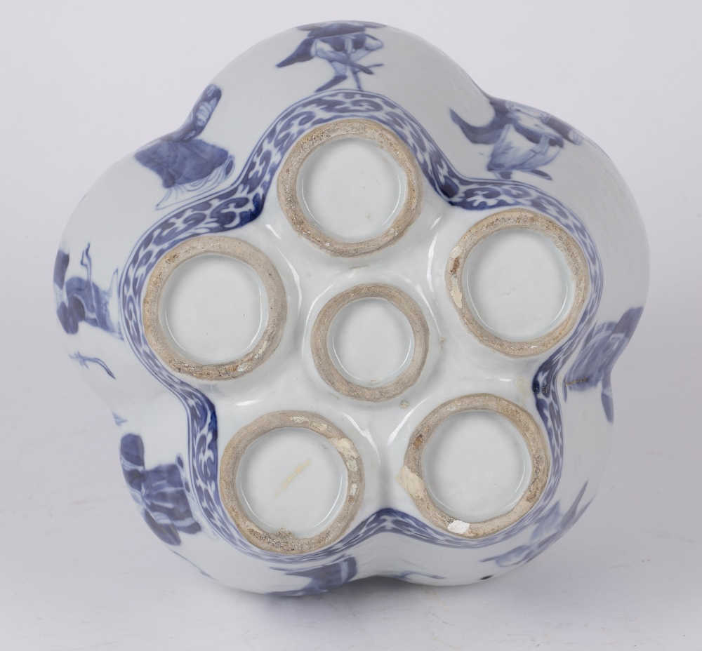 Blue and white tulip vase Chinese, 19th Century with five compartments, the sides painted with - Image 5 of 5