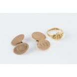 AN EDWARDIAN 18CT GOLD SIGNET RING, the shield-shaped panel between tapered fluted shoulders,