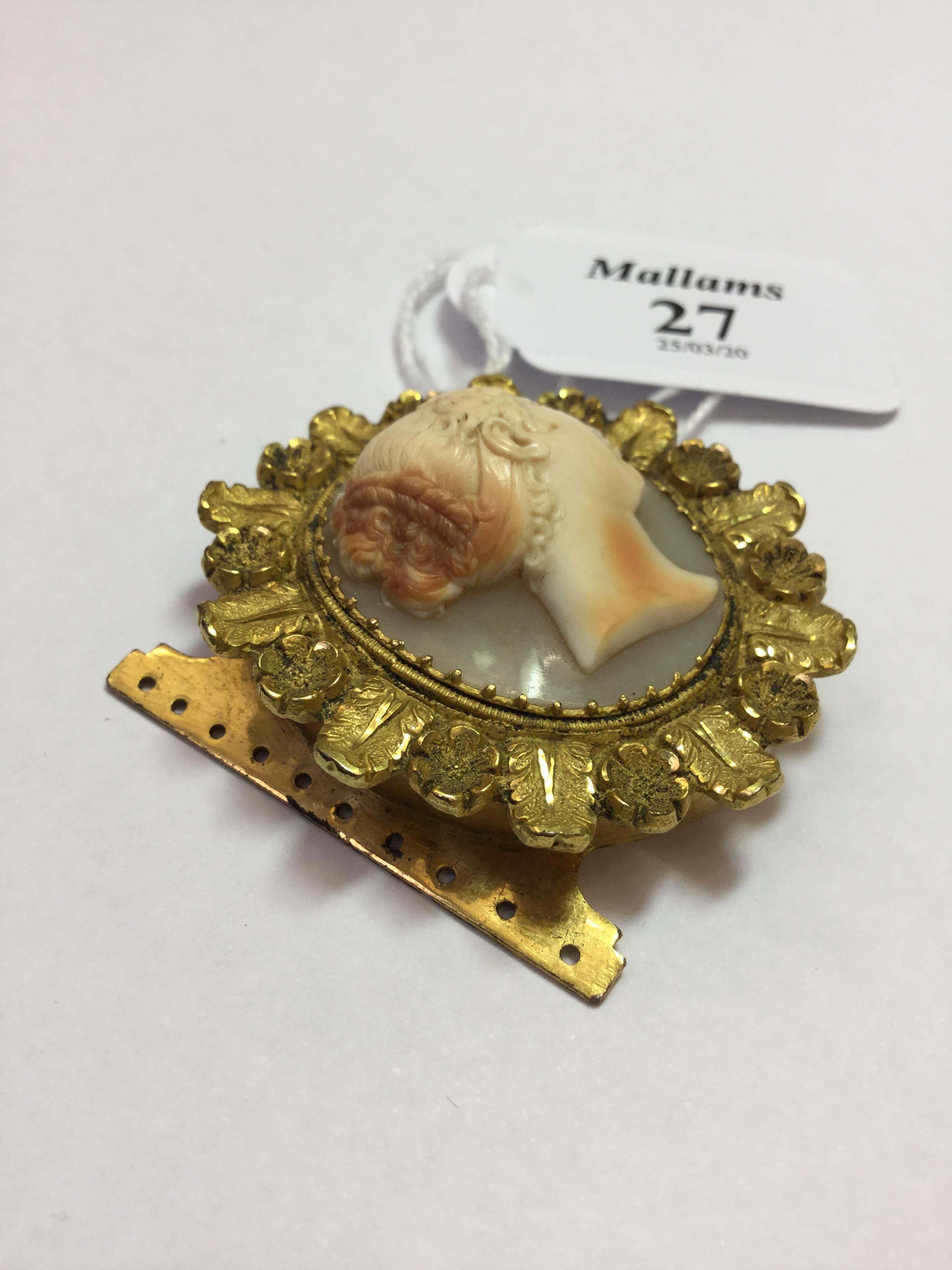 A 19TH CENTURY SHELL CAMEO CLASP, the oval shell cameo carved to depict a classical female - Image 3 of 5