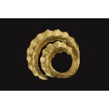 AN 18CT GOLD PANEL BROOCH, of abstract textured design, with London import marks, length 3.7cm