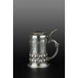 A LATE 19TH CENTURY GERMAN (HANAU) SILVER TANKARD, of 17th Century design, having hinged slightly