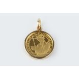 AN ELIZABETH II GOLD £10 COIN, dated 2006, in 9ct gold pendant mount, length 2.45cm