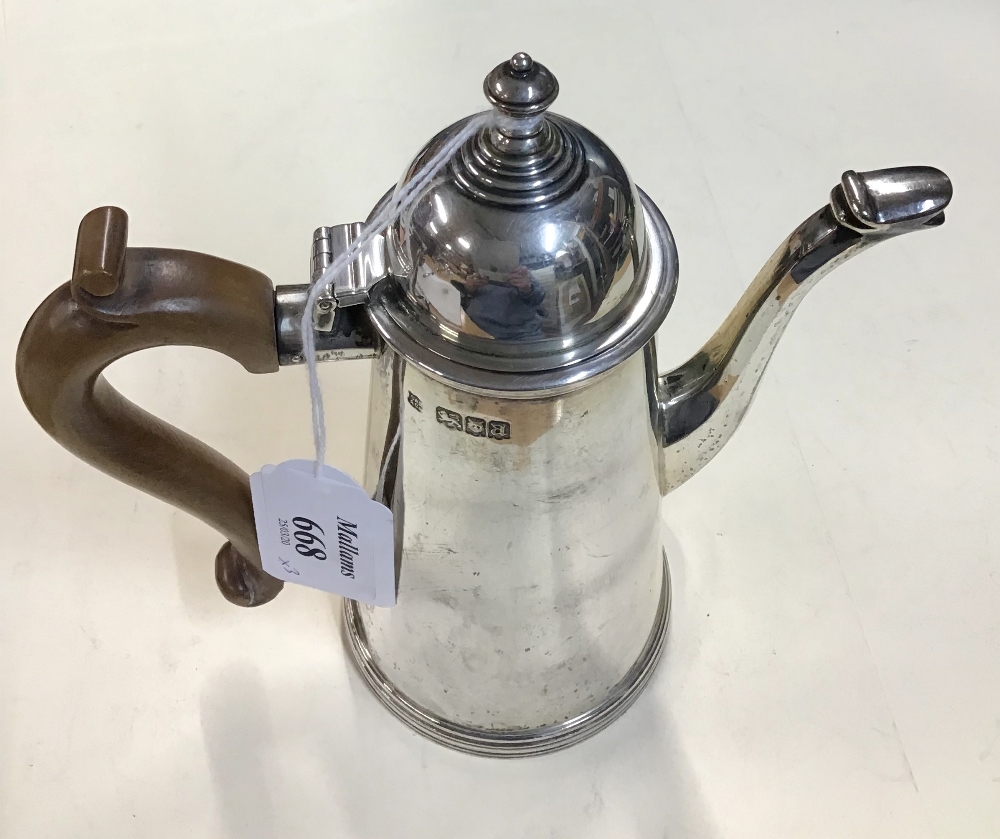 A SILVER SMALL COFFEE POT, of tapering form, with hinged domed cover, and composite handle, by S W - Image 2 of 7