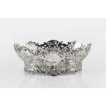 AN EDWARDIAN SILVER OVAL BASKET, pierce decorated with scrolling foliage, and having foliate