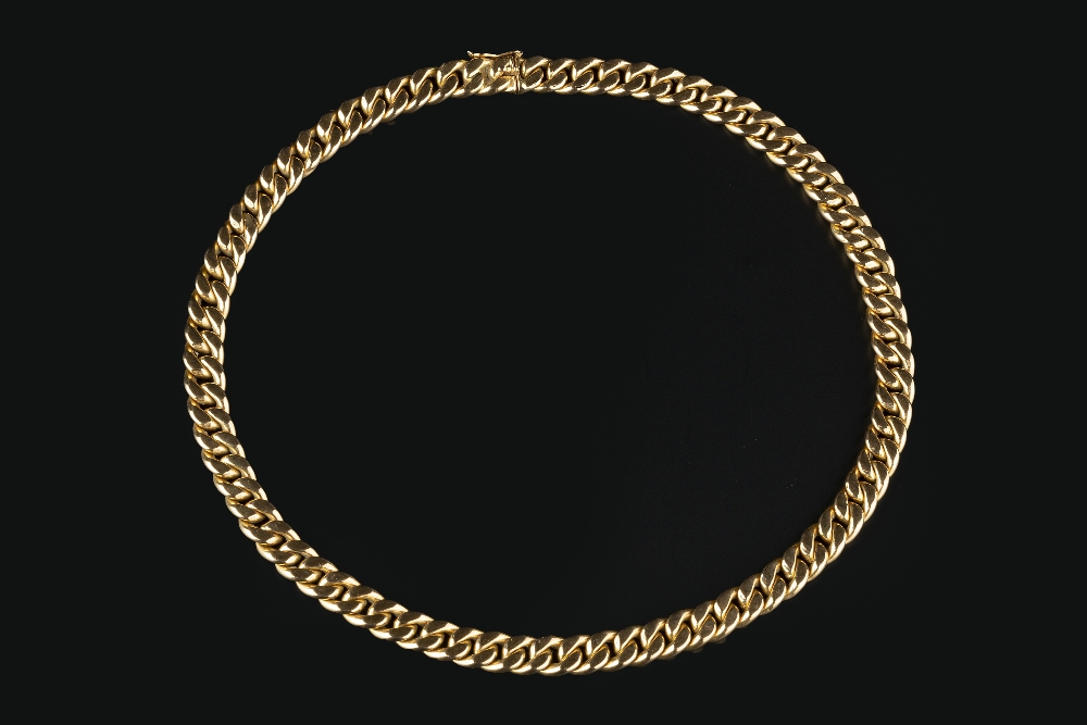 A 14CT GOLD CURB-LINK CHAIN, length 41cm