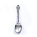 A 17TH CENTURY PEWTER SPOON, the dognose terminal cast with lion rampant, makers mark 'I.J.', and