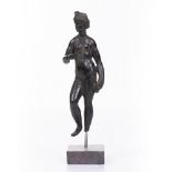 AN ANTIQUE ITALIAN BRONZE FIGURE of Venus in classic stance and mounted on a plinth, 19.5cm high