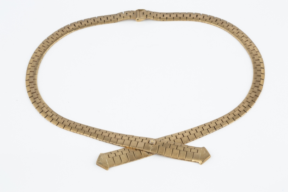 A 9CT GOLD COLLAR NECKLACE, designed as two overlapping ribbons of textured brick-link design, 9ct - Image 2 of 2