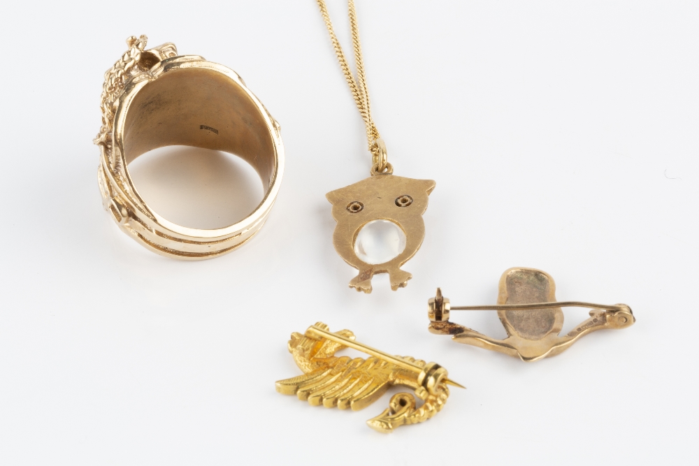 A COLLECTION OF JEWELLERY, comprising a moonstone and ruby set owl pendant, stamped '750', on a - Image 3 of 3