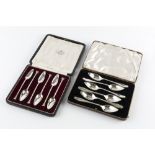 A SET OF SIX SILVER GRAPEFRUIT SPOONS, the reeded handles with foliate terminals, by Robert Stewart,