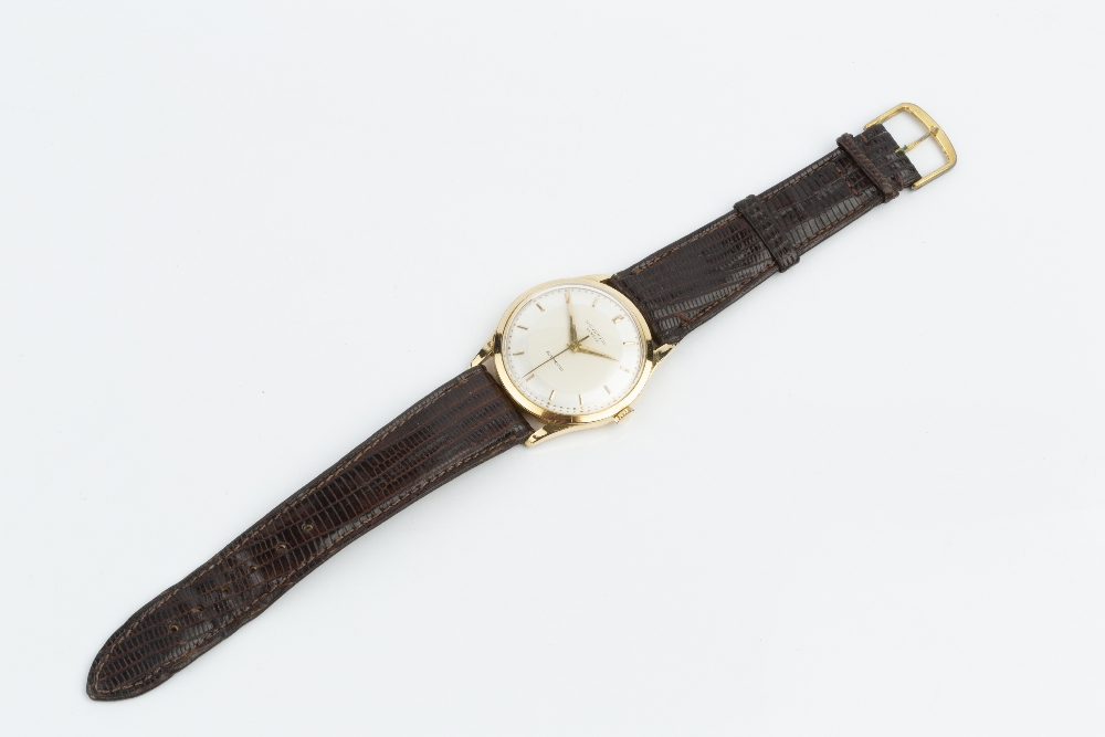 A GENTLEMAN'S AUTOMATIC WRISTWATCH BY UNIVERSAL GENÉVE, the circular silvered dial with gilt baton - Image 2 of 7