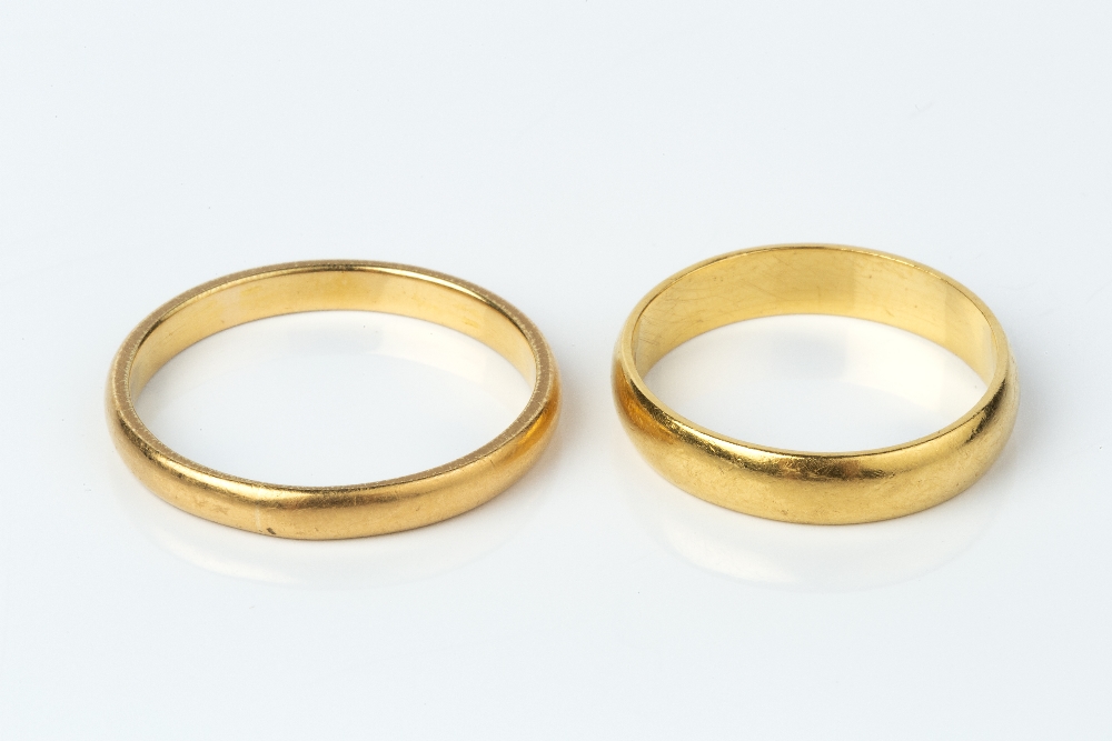 TWO 22CT GOLD WEDDING BANDS, ring sizes O½ and L (2)