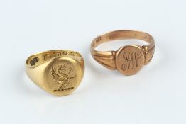 AN EDWARDIAN 18CT GOLD SIGNET RING, the oval panel with incised dragon crest, hallmarked for