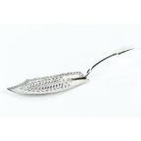 A WILLIAM IV SILVER FIDDLE PATTERN FISH SLICE, the blade pierced and engraved with stars and
