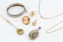 A COLLECTION OF JEWELLERY, comprising an oval shell cameo brooch/pendant, stamped '750', a smaller