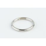 A WHITE METAL WEDDING BAND, with engraved decoration, stamped 'Platinum', ring size J½