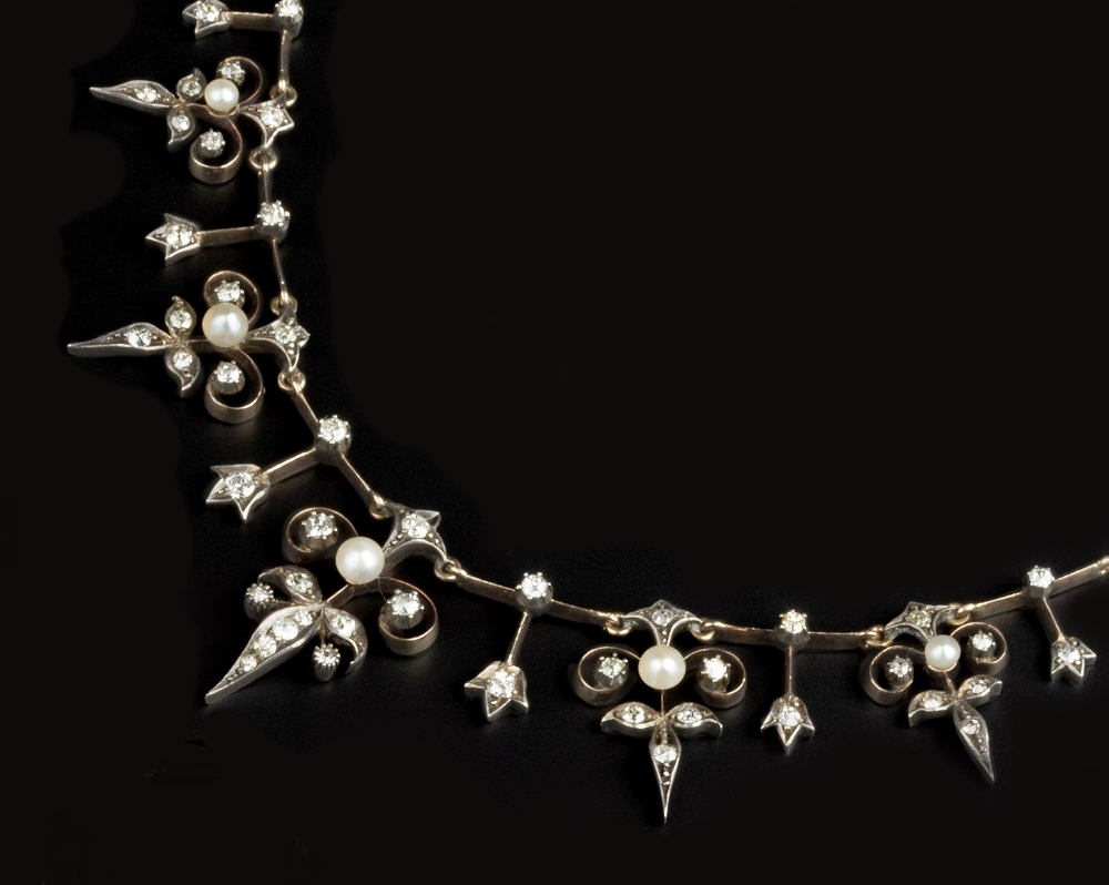 A LATE 19TH CENTURY/EARLY 20TH CENTURY PEARL AND DIAMOND FRINGE NECKLACE, designed as a line of