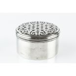 A GEORGE III SILVER CIRCULAR TOILET OR POT POURRI BOX, the cover pierced and engraved with