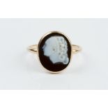 A 19TH CENTURY HARDSTONE CAMEO RING, the oval cameo carved to depict a female portrait profile, in