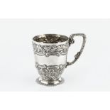 AN EDWARDIAN SILVER CHRISTENING MUG, embossed and engraved with stylised foliage and 'C' scrolls,