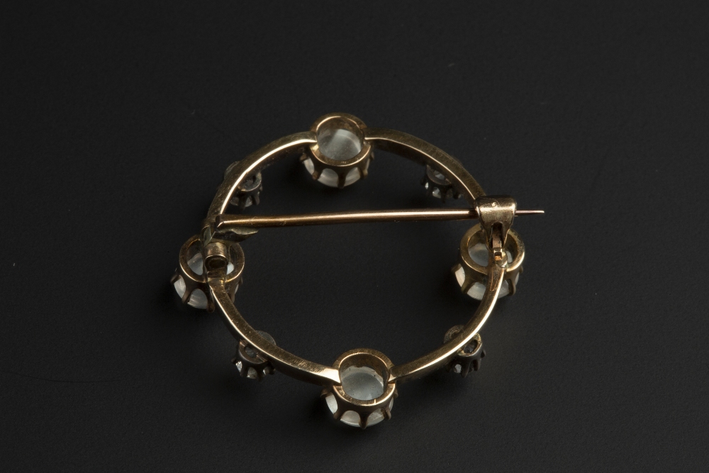 A MOONSTONE AND DIAMOND CIRCLET BROOCH, alternately set with old-cut diamonds and circular moonstone - Image 4 of 4