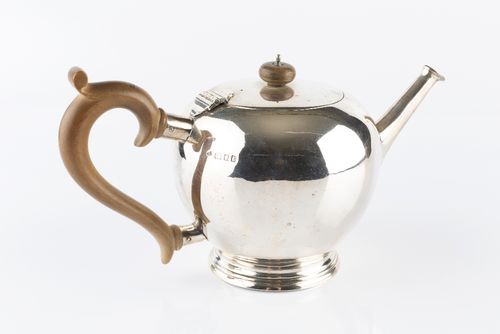 A SILVER TEAPOT, of globular form, with composite handle and knop, by Blackmore & Fletcher Ltd, - Image 2 of 6