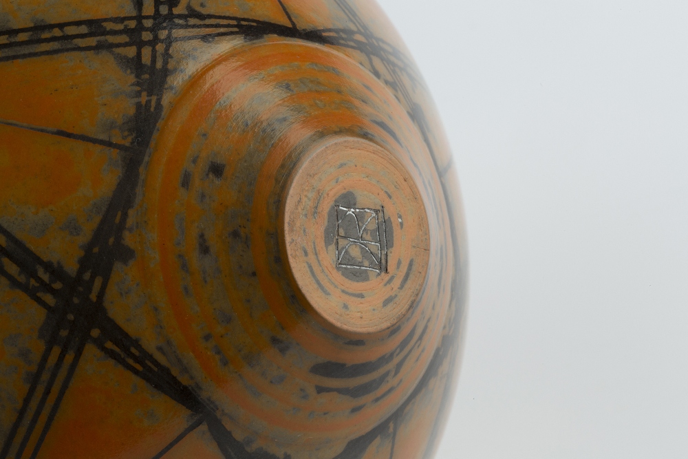 Duncan Ross (b.1943) Bowl burnished terra sigillata with x-shaped patterns incised potter's monogram - Image 3 of 3