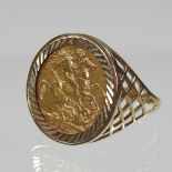 A 9 carat gold ring, mounted with a full sovereign dated 1909,