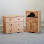 An antique pine chest of drawers, 82cm,