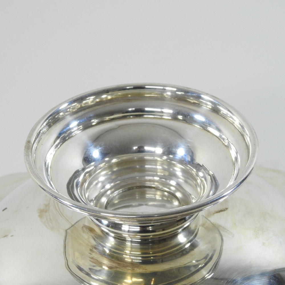 An early 20th century silver pedestal bowl, of circular shape, with an undulating rim, Chester 1922, - Image 2 of 4