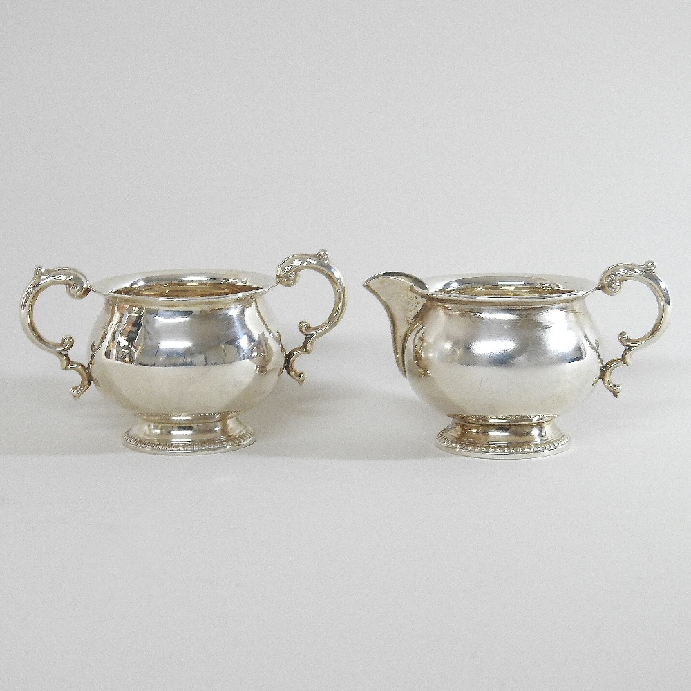 A modern silver cream jug, of circular pedestal shape, 145g,