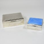 An Art Deco silver table cigarette box, the hinged lid with blue enamel decoration, Birmingham 1921,