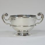 An Edwardian silver twin handled bowl, of circular shape, with scrolled handles, London 1904, 360g,