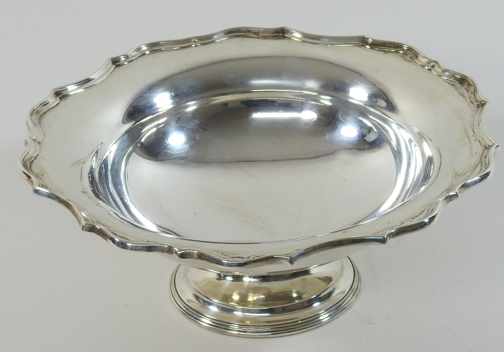 An early 20th century silver pedestal bowl, of circular shape, with an undulating rim, Chester 1922, - Image 4 of 4