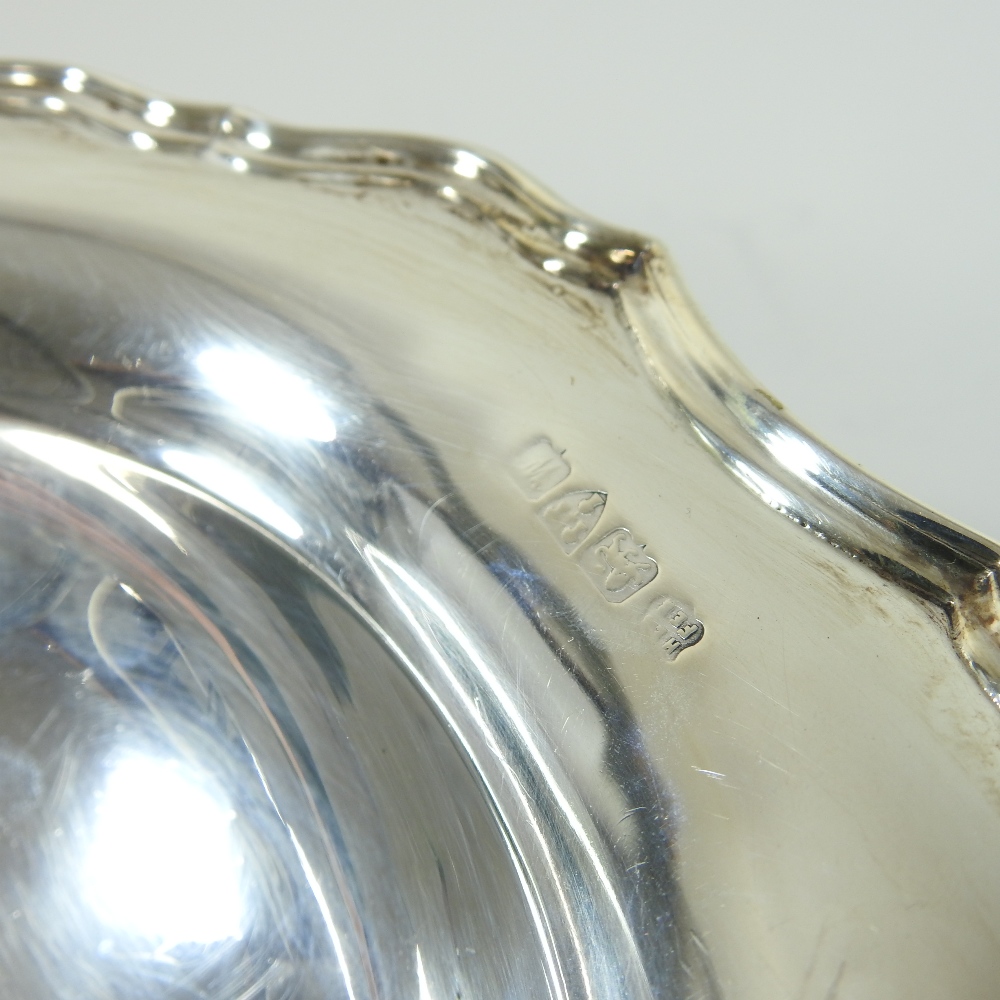 An early 20th century silver pedestal bowl, of circular shape, with an undulating rim, Chester 1922, - Image 3 of 4