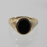 A 9 carat gold gentlemen's onyx signet ring,