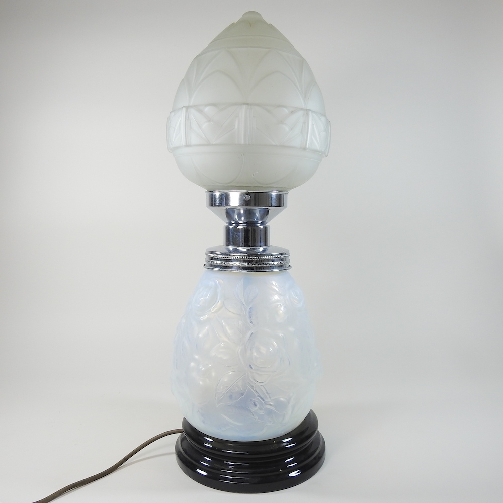 An Art glass opalescent glass table lamp, with a matched shade,