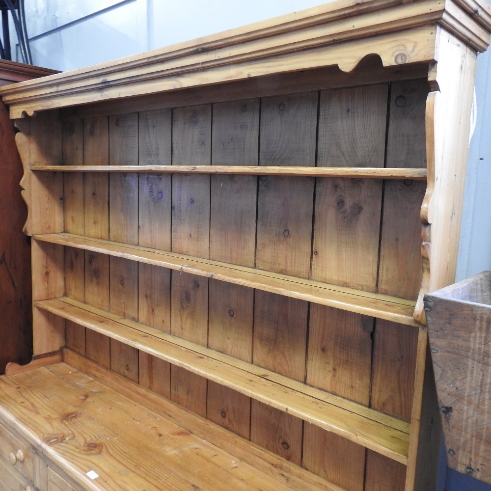 A pine dresser, the plate rack above drawers and cupboards, - Image 4 of 6