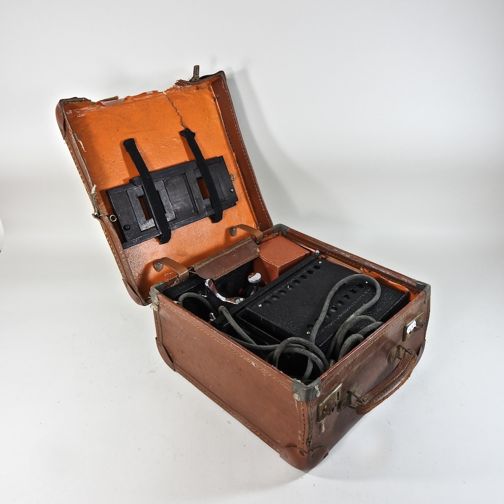 A large early 20th century magic lantern, cased, - Image 6 of 17