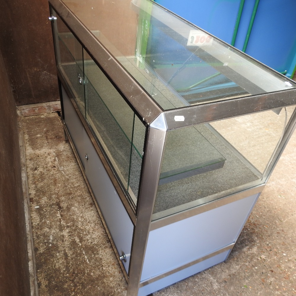 A modern jewellery shop display cabinet, - Image 5 of 7