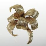 A Grosse Germany 1965 14 carat gold brooch, in the form of scrolled leaves, 4cm high, 13.