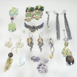 A collection of assorted jewellery, to include a Corot gilt brooch in the form of a pair of owls,