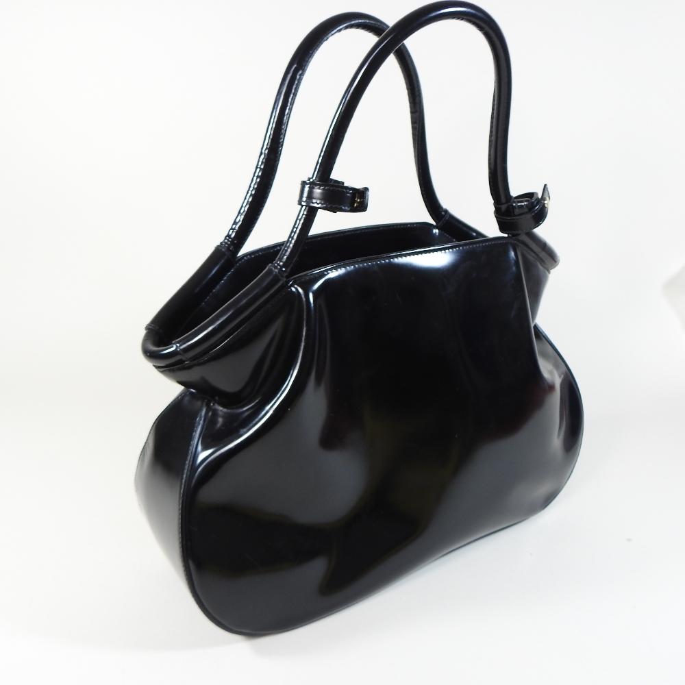 An Yves Saint Laurent black patent handbag, with a detachable inner compartment, - Image 5 of 13