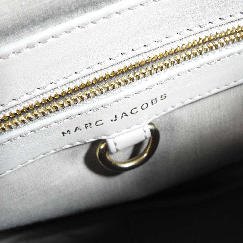 A Marc Jacobs quilted grey leather handbag, - Image 4 of 4