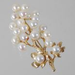 A 14 carat gold and pearl brooch, of naturalistic leaf and berry design, 6cm long, 13.